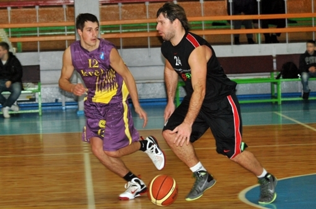 Komanda «Kvēle»/sporta centrs «Mēmele» 21. februāra vakarā aizvadīja spēli mājās, uzvarot vienu no Latvijas Basketbola līgas (LBL) trešās divīzijas līderiem – komandu BK «Vidzemes Augstskola» – ar 87:61.
Pēc panākuma baušķenieki ir...
Autors: Uldis Varnevičs