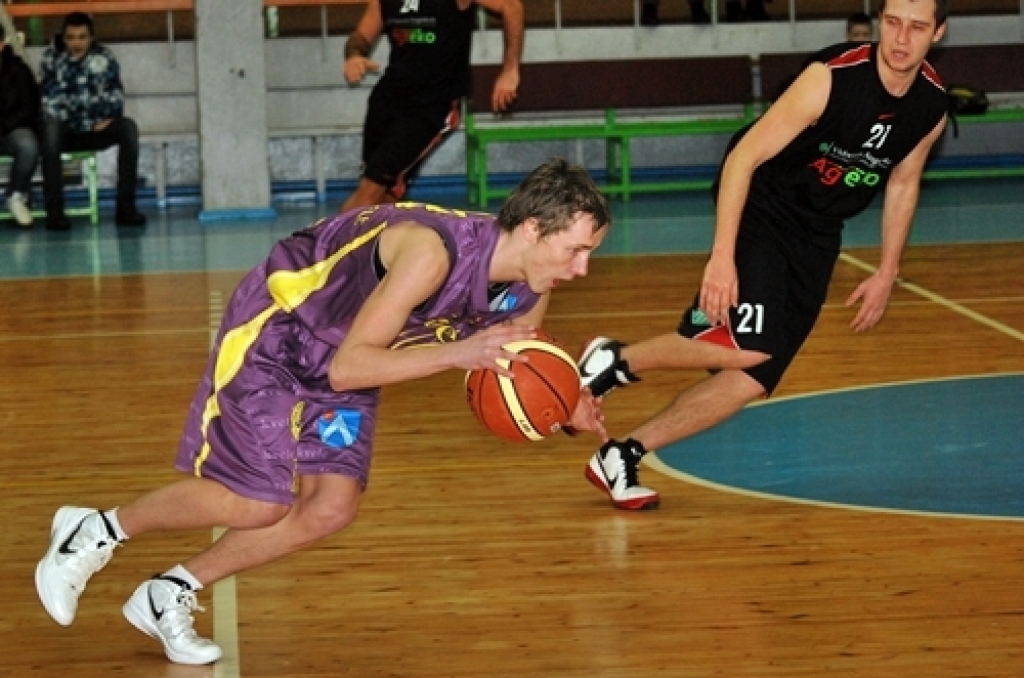 Komanda «Kvēle»/sporta centrs «Mēmele» 21. februāra vakarā aizvadīja spēli mājās, uzvarot vienu no Latvijas Basketbola līgas (LBL) trešās divīzijas līderiem – komandu BK «Vidzemes Augstskola» – ar 87:61.
Pēc panākuma baušķenieki ir...
Autors: Uldis Varnevičs