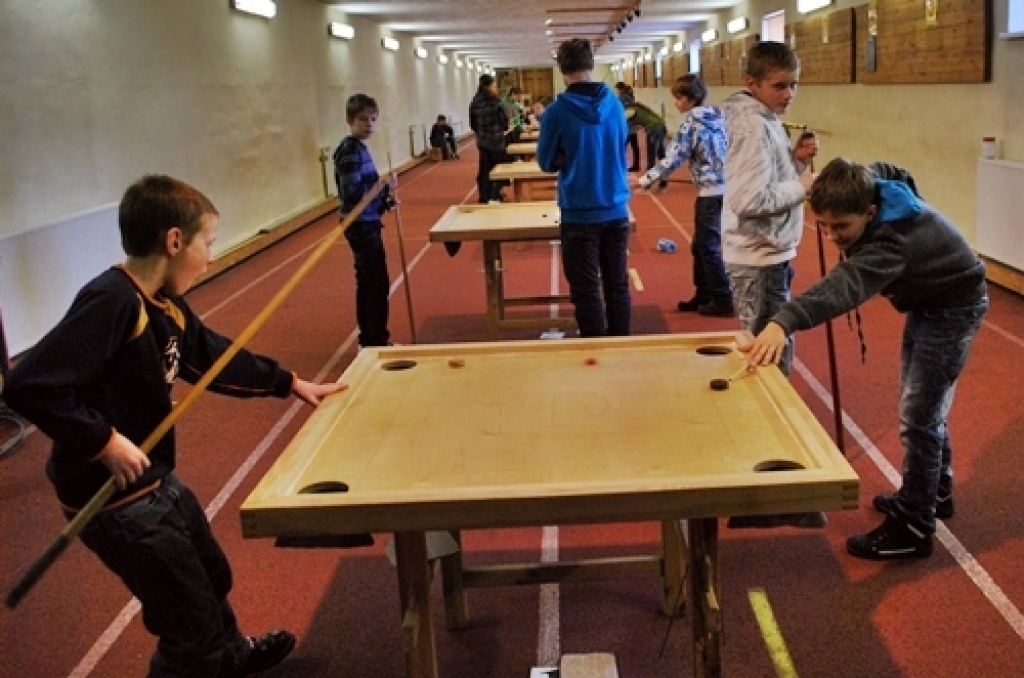 Par spīti ziemas laikam, aizvadītajā nedēļas nogalē Bauskas novada sporta bāze bija
cilvēku pārpildīta. Sestdien, 11. februārī, vienlaicīgi notika vairākas sacensības.
Visvairāk dalībnieku un skatītāju piesaistīja Bauskas novada sporta...
Autors: Uldis Varnevičs