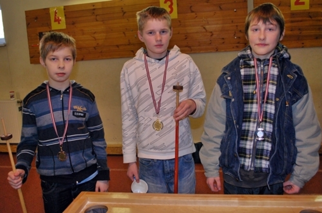 Par spīti ziemas laikam, aizvadītajā nedēļas nogalē Bauskas novada sporta bāze bija
cilvēku pārpildīta. Sestdien, 11. februārī, vienlaicīgi notika vairākas sacensības.
Visvairāk dalībnieku un skatītāju piesaistīja Bauskas novada sporta...
Autors: Uldis Varnevičs