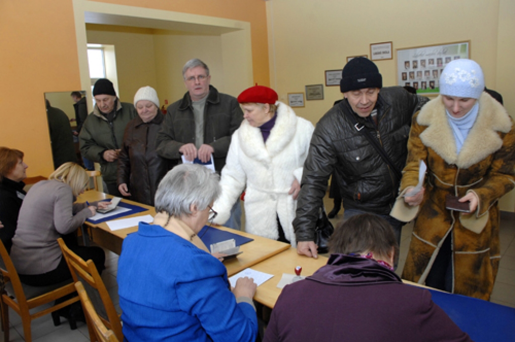 Tautas nobalsošanā 18. februārī sasniegta augstākā pilsoņu aktivitāte. Savu attieksmi vēlēšanu iecirkņos bija ieradies paust 1098921 balsstiesīgais Latvijas Republikas pilsonis.
Zemgalē referendumā piedalījās 158511 pilsoņu. No četriem...
Autors: Ivars Bogdanovs