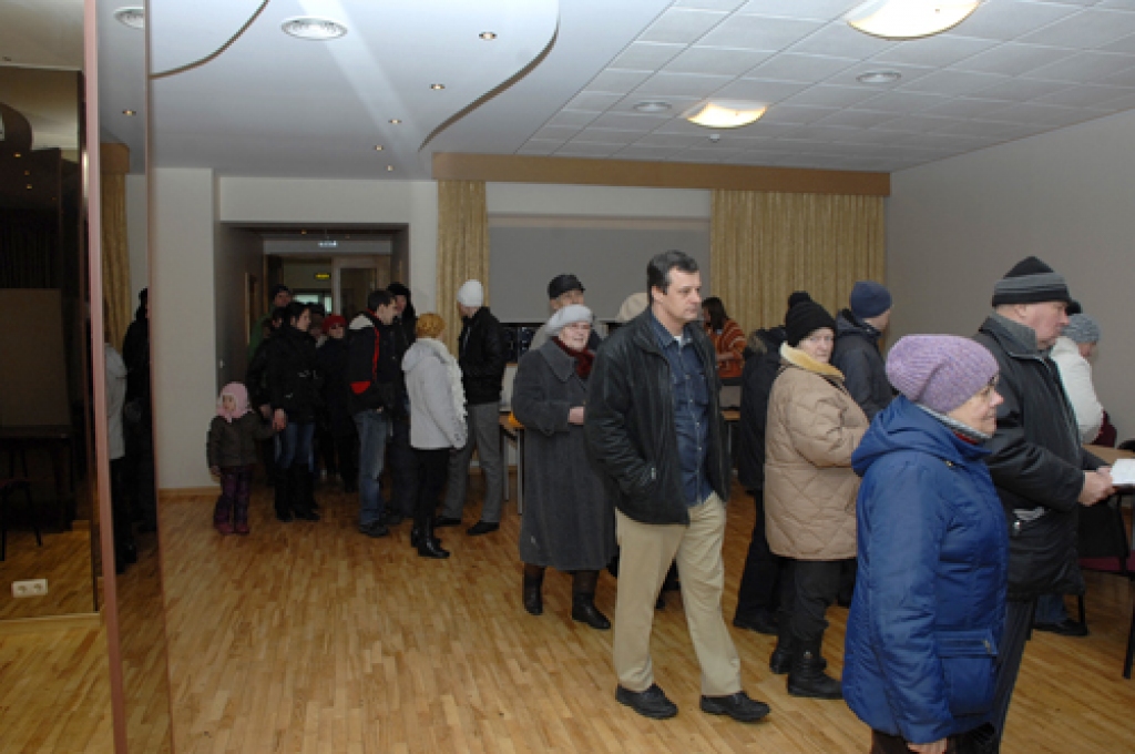 Tautas nobalsošanā 18. februārī sasniegta augstākā pilsoņu aktivitāte. Savu attieksmi vēlēšanu iecirkņos bija ieradies paust 1098921 balsstiesīgais Latvijas Republikas pilsonis.
Zemgalē referendumā piedalījās 158511 pilsoņu. No četriem...
Autors: Ivars Bogdanovs