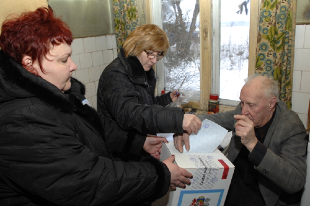 Tautas nobalsošanā 18. februārī sasniegta augstākā pilsoņu aktivitāte. Savu attieksmi vēlēšanu iecirkņos bija ieradies paust 1098921 balsstiesīgais Latvijas Republikas pilsonis.
Zemgalē referendumā piedalījās 158511 pilsoņu. No četriem...
Autors: Ivars Bogdanovs