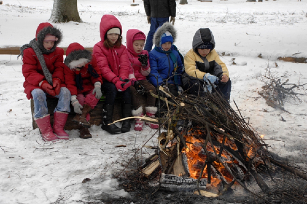 Lielais putenis nebija šķērslis ziemas priekiem Rundāles novada Viesturu pagasta Bērstelē. Tradicionālās sniegavīru celšanas sacensības Bērsteles parkā svētdien, 19. februārī, pulcēja padsmit dalībnieku.
«Biju satraukusies, jo pārsteidza...
Autors: Ivars Bogdanovs