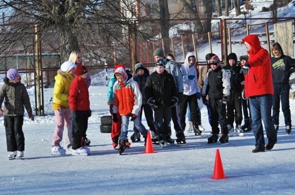 Bauskas novada otrā ziemas olimpiāde skolēniem notika 10. februārī Bauskas novada sporta bāzē. Sacīkstes organizēja Bērnu un jaunatnes sporta skola.
Sacensības notika četros sporta veidos – šorttrekā, slidošanas stafetē, slēpošanā un...
Autors: Uldis Varnevičs
