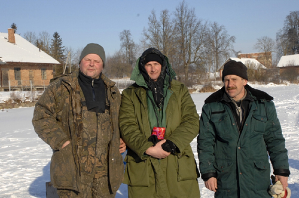 Zemledus makšķerēšanas sacensībām Rundālē sestdien, 11. februārī, bija reģistrējušies 17 dalībnieku. Sacīkstes notika uz Dzirnavu dīķa Pilsrundālē. Lomos bija raudas un asari. Lielākais guvums bija rundālietim Eduardam Nākmanim – 2,693...
Autors: Ivars Bogdanovs