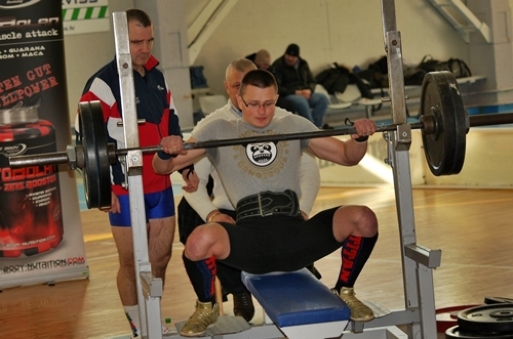 Latvijas Pauerliftinga federācijas kausa pirmais posms un Bauskas novada čempionāts svaru stieņa spiešanā guļus bez ekipējuma notika 4. februārī Bauskā, sporta namā «Mēmele». Šādas sacensības Bauskā notika pirmo reizi. Mājinieki...
Autors: Uldis Varnevičs