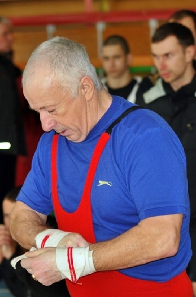 Latvijas Pauerliftinga federācijas kausa pirmais posms un Bauskas novada čempionāts svaru stieņa spiešanā guļus bez ekipējuma notika 4. februārī Bauskā, sporta namā «Mēmele». Šādas sacensības Bauskā notika pirmo reizi. Mājinieki...
Autors: Uldis Varnevičs