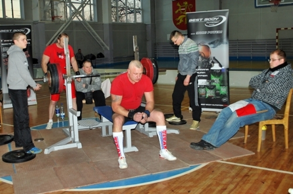 Latvijas Pauerliftinga federācijas kausa pirmais posms un Bauskas novada čempionāts svaru stieņa spiešanā guļus bez ekipējuma notika 4. februārī Bauskā, sporta namā «Mēmele». Šādas sacensības Bauskā notika pirmo reizi. Mājinieki...
Autors: Uldis Varnevičs