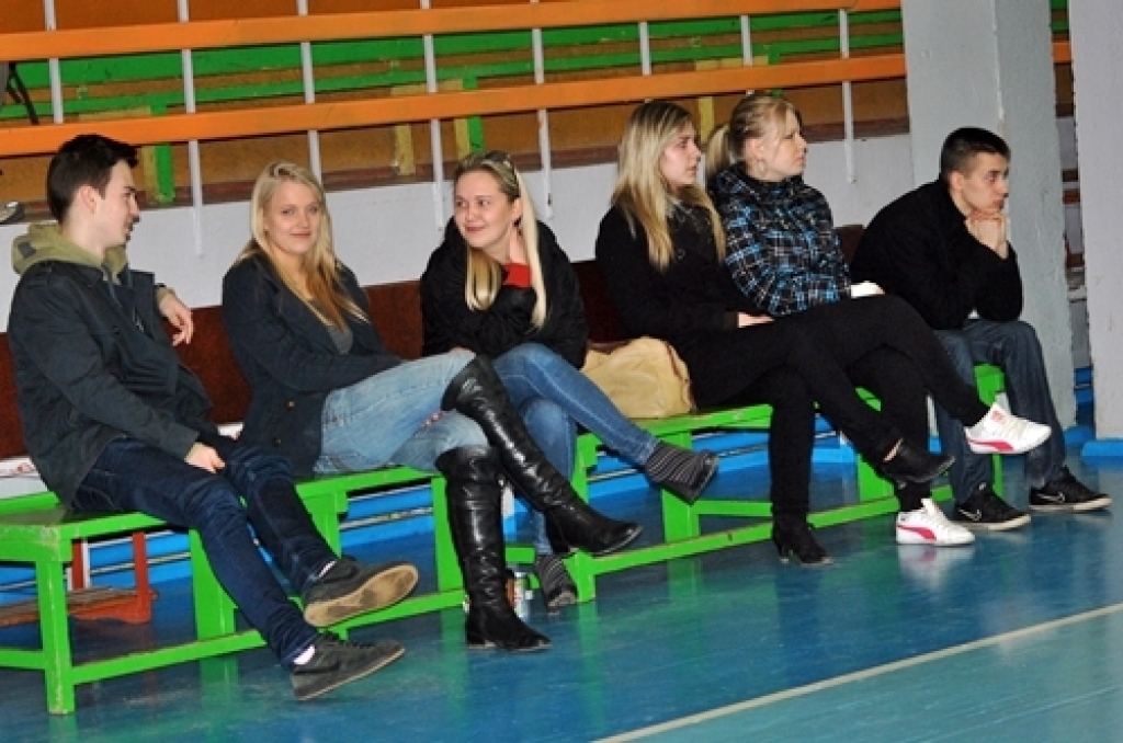 Latvijas Basketbola līgas 3. divīzijas izslēgšanas spēles nepatīkami sākušās «Kvēle/sporta centrs «Mēmele»» basketbola komandai – mājas spēlē 22. martā piedzīvots zaudējums pret «Saulkrastu» basketbolistiem, rezultāts – 67:77.
Pēc spēles...
Autors: Uldis Varnevičs