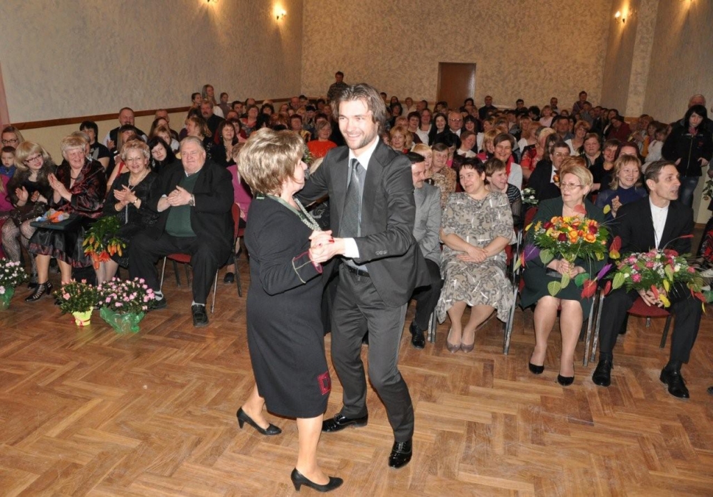 Skaistkalnes atjaunotā tautas nama atklāšanas ceremonija notika 23. martā , un atklāšanas vakarā nepietika sēdvietu, jo vietējai sabiedrībai tas bija ļoti svarīgs notikums. Sarīkojumu vadīja novadnieks Dailes teātra aktieris Gundars...