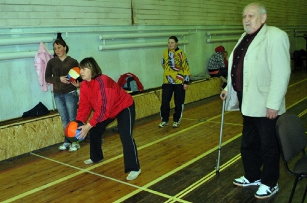 Apmēram 70 dalībnieku 17. martā pulcējās Bauskas novada sporta bāzē, lai izcīnītu kausus un medaļas sacensībās cilvēkiem ar īpašām vajadzībām.
Bauskas invalīdu sporta un rehabilitācijas biedrības organizētajā sarīkojumā individuāli...
Autors: Uldis Varnevičs