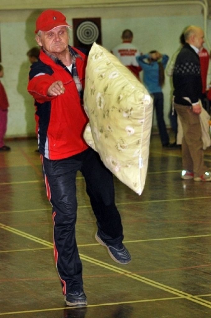 Apmēram 70 dalībnieku 17. martā pulcējās Bauskas novada sporta bāzē, lai izcīnītu kausus un medaļas sacensībās cilvēkiem ar īpašām vajadzībām.
Bauskas invalīdu sporta un rehabilitācijas biedrības organizētajā sarīkojumā individuāli...
Autors: Uldis Varnevičs