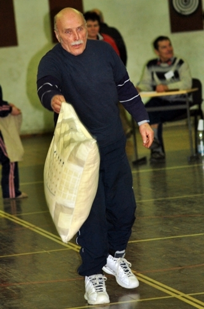 Apmēram 70 dalībnieku 17. martā pulcējās Bauskas novada sporta bāzē, lai izcīnītu kausus un medaļas sacensībās cilvēkiem ar īpašām vajadzībām.
Bauskas invalīdu sporta un rehabilitācijas biedrības organizētajā sarīkojumā individuāli...
Autors: Uldis Varnevičs