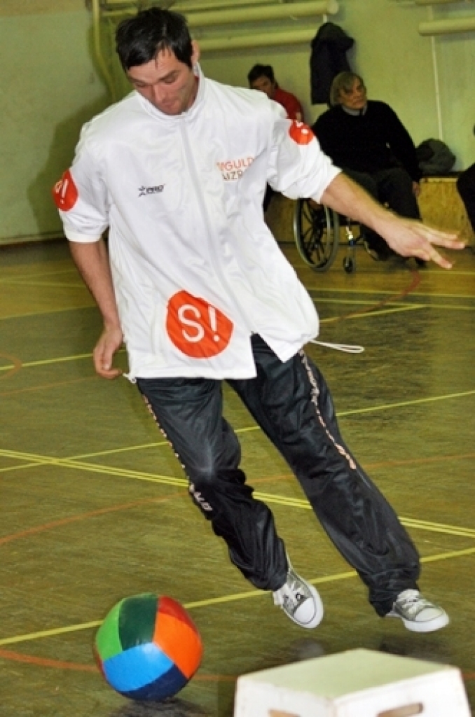 Apmēram 70 dalībnieku 17. martā pulcējās Bauskas novada sporta bāzē, lai izcīnītu kausus un medaļas sacensībās cilvēkiem ar īpašām vajadzībām.
Bauskas invalīdu sporta un rehabilitācijas biedrības organizētajā sarīkojumā individuāli...
Autors: Uldis Varnevičs