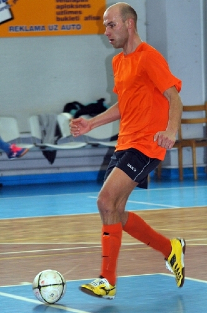 Sporta namā «Mēmele» notiek Bauskas novada čempionāts telpu futbolā. Sacensībās šogad piedalās deviņas komandas - «Brunava», «Ceraukste», «Gailīši», «Rundāle», «Veterāni», «Veselības grupa», «Bauska», «BSK» un «Vecsaule». Rezultāti jau...
Autors: Uldis Varnevičs