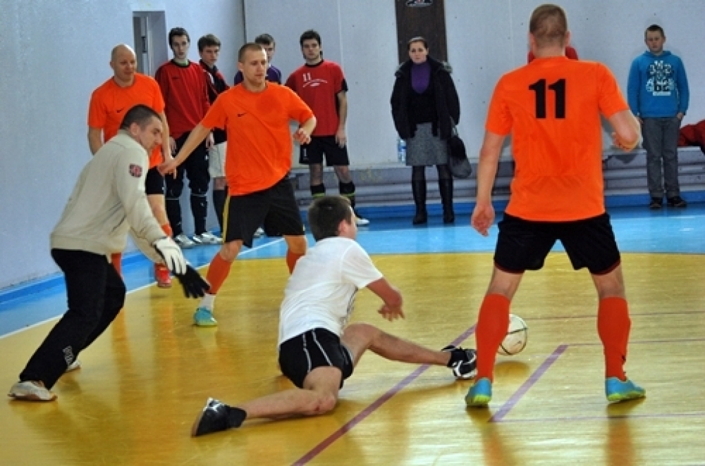 Sporta namā «Mēmele» notiek Bauskas novada čempionāts telpu futbolā. Sacensībās šogad piedalās deviņas komandas - «Brunava», «Ceraukste», «Gailīši», «Rundāle», «Veterāni», «Veselības grupa», «Bauska», «BSK» un «Vecsaule». Rezultāti jau...
Autors: Uldis Varnevičs