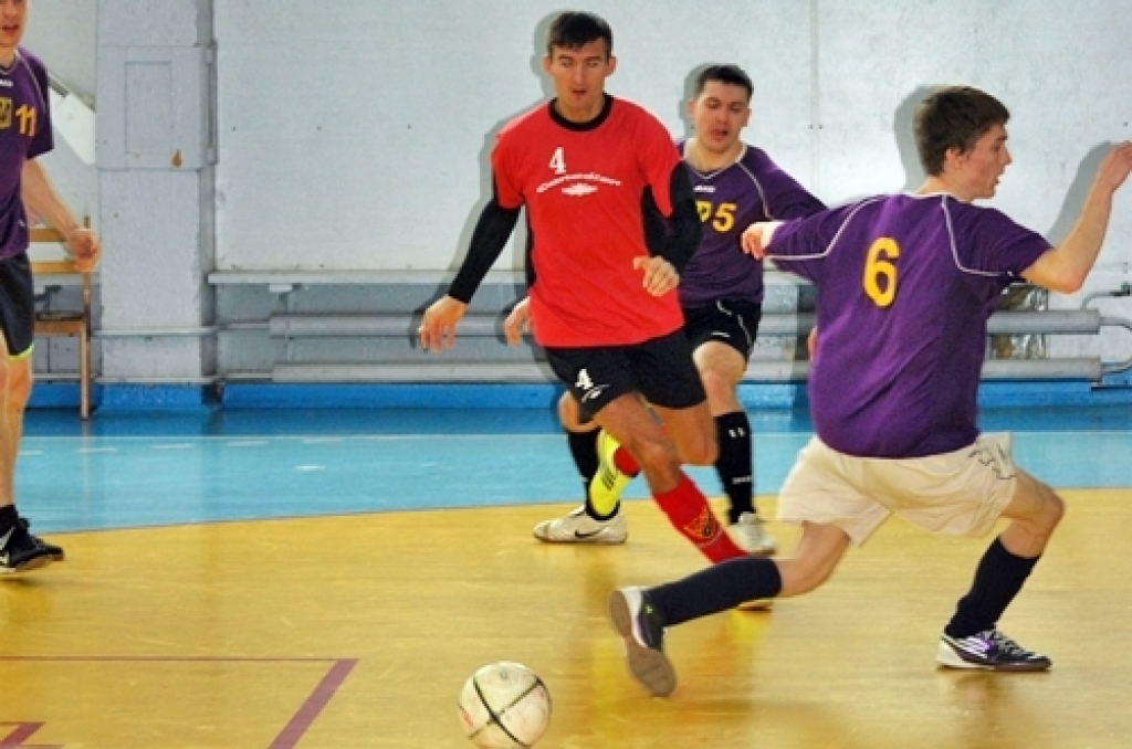Sporta namā «Mēmele» notiek Bauskas novada čempionāts telpu futbolā. Sacensībās šogad piedalās deviņas komandas - «Brunava», «Ceraukste», «Gailīši», «Rundāle», «Veterāni», «Veselības grupa», «Bauska», «BSK» un «Vecsaule». Rezultāti jau...
Autors: Uldis Varnevičs