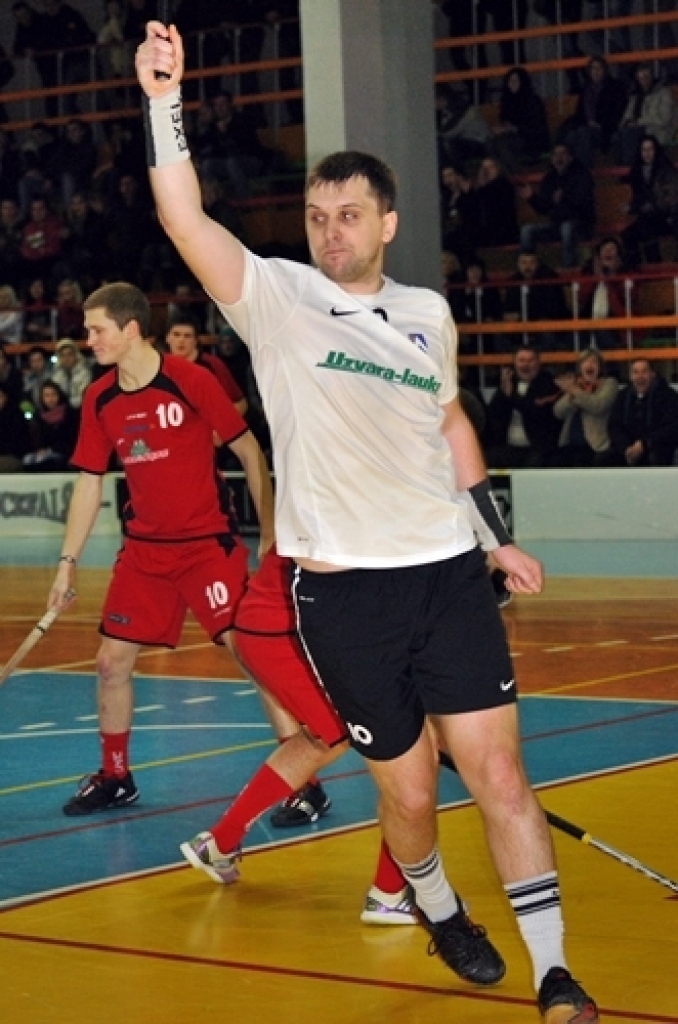 Viskuplāk apmeklētās sporta spēles mūsu novadā ir beigušās – florbola klubs «Bauska» ceturtdaļfinālā četru spēļu sērijā piedzīvoja zaudējumu ar 1:3.
Sporta namā «Mēmele» pagājušajā nedēļas nogalē vērot FK «Bauska» un «Lielvārdes» komandu...
Autors: Uldis Varnevičs