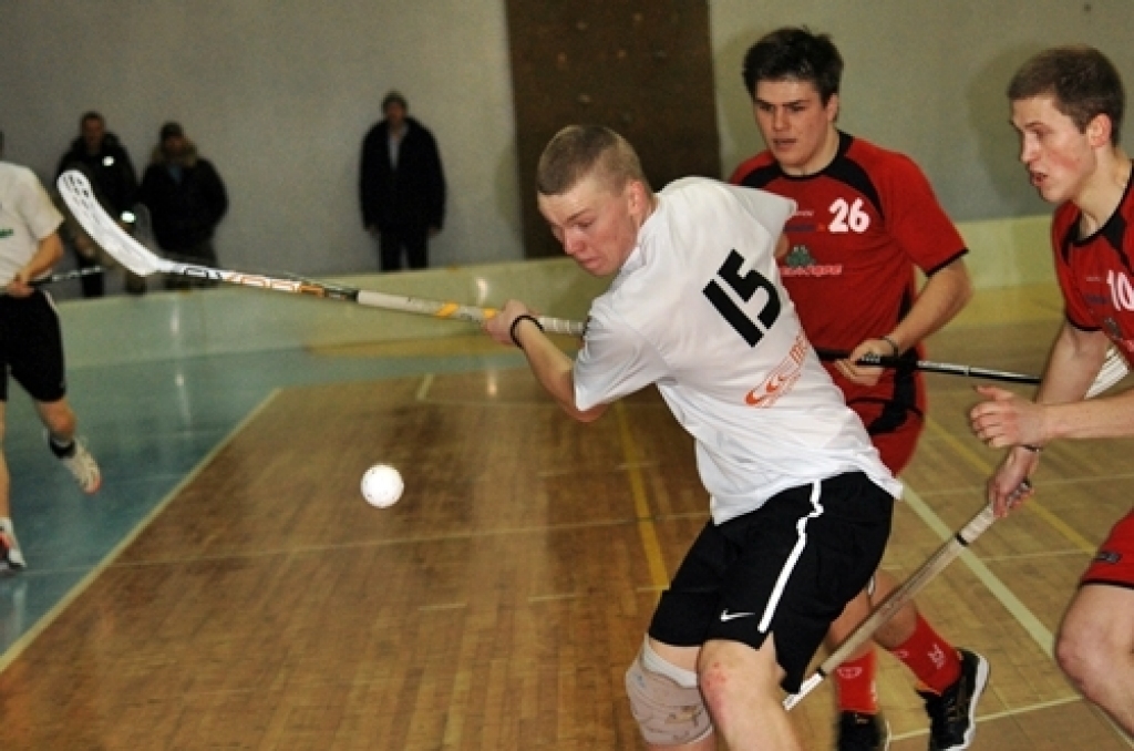 Viskuplāk apmeklētās sporta spēles mūsu novadā ir beigušās – florbola klubs «Bauska» ceturtdaļfinālā četru spēļu sērijā piedzīvoja zaudējumu ar 1:3.
Sporta namā «Mēmele» pagājušajā nedēļas nogalē vērot FK «Bauska» un «Lielvārdes» komandu...
Autors: Uldis Varnevičs