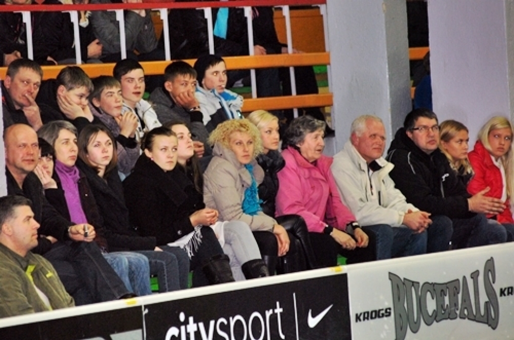 Viskuplāk apmeklētās sporta spēles mūsu novadā ir beigušās – florbola klubs «Bauska» ceturtdaļfinālā četru spēļu sērijā piedzīvoja zaudējumu ar 1:3.
Sporta namā «Mēmele» pagājušajā nedēļas nogalē vērot FK «Bauska» un «Lielvārdes» komandu...
Autors: Uldis Varnevičs