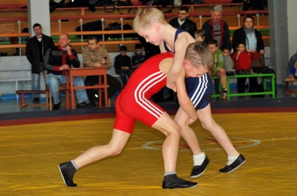 Sporta namā «Mēmele» pagājušajā nedēļā notika Bauskas novada atklātais čempionāts brīvajā cīņā, kurā piedalījās 88 cīkstoņi no piecām sporta skolām. Sacensības risinājās desmit svara kategorijās un divās vecuma
grupās - 2000. gadā dzimušie...
Autors: Uldis Varnevičs