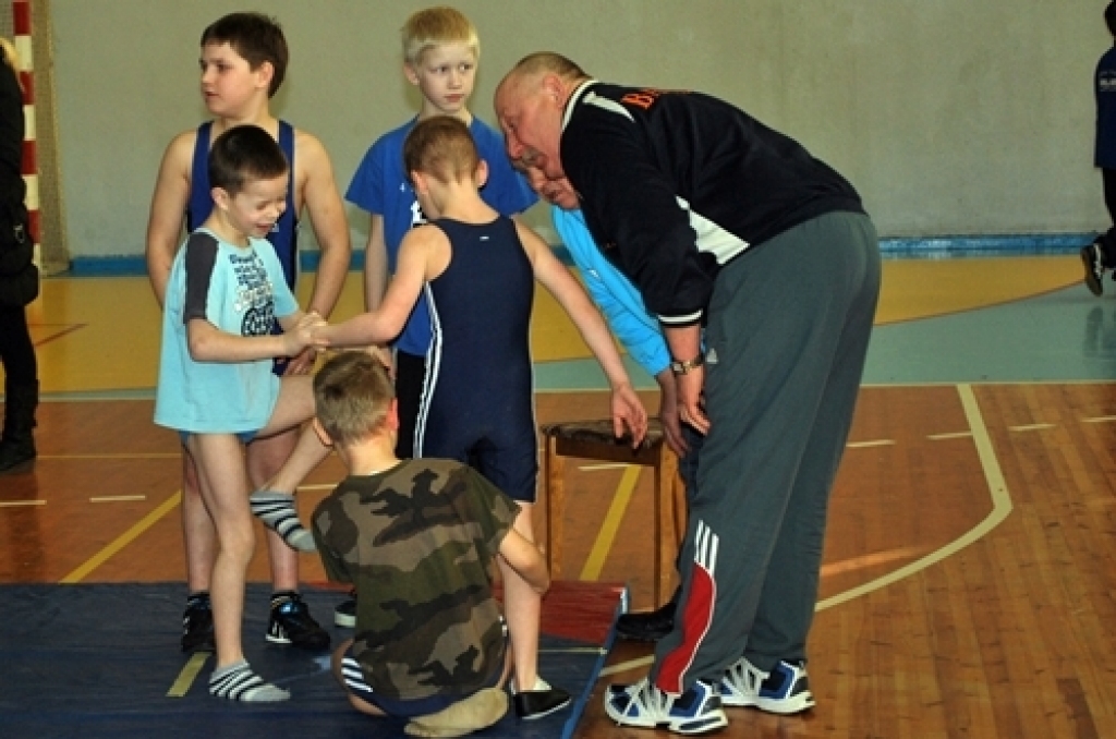 Sporta namā «Mēmele» pagājušajā nedēļā notika Bauskas novada atklātais čempionāts brīvajā cīņā, kurā piedalījās 88 cīkstoņi no piecām sporta skolām. Sacensības risinājās desmit svara kategorijās un divās vecuma
grupās - 2000. gadā dzimušie...
Autors: Uldis Varnevičs