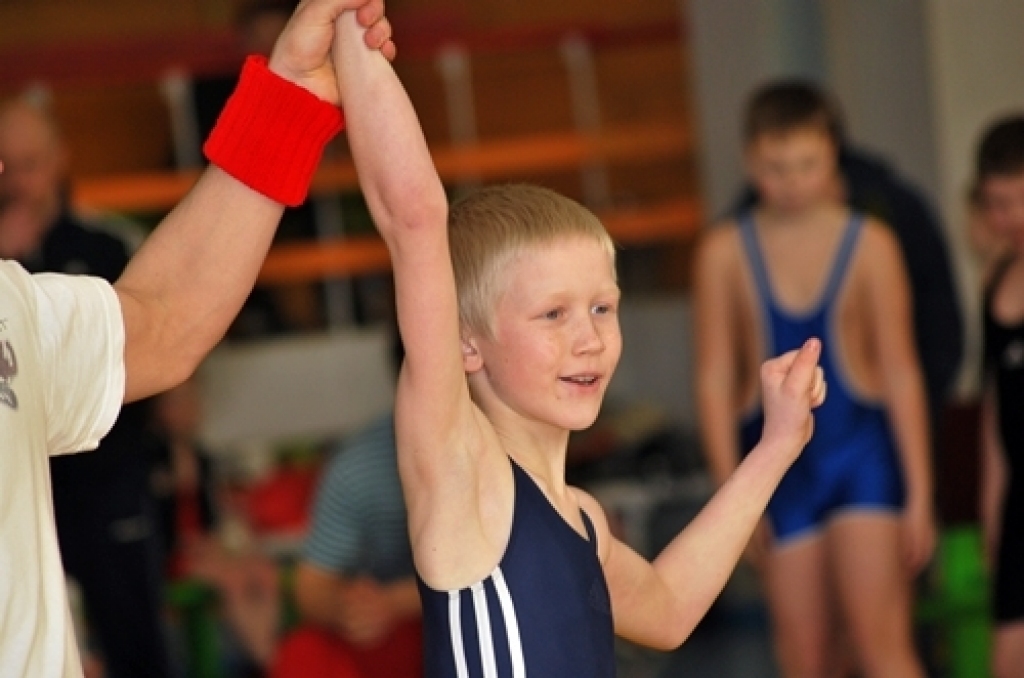 Sporta namā «Mēmele» pagājušajā nedēļā notika Bauskas novada atklātais čempionāts brīvajā cīņā, kurā piedalījās 88 cīkstoņi no piecām sporta skolām. Sacensības risinājās desmit svara kategorijās un divās vecuma
grupās - 2000. gadā dzimušie...
Autors: Uldis Varnevičs