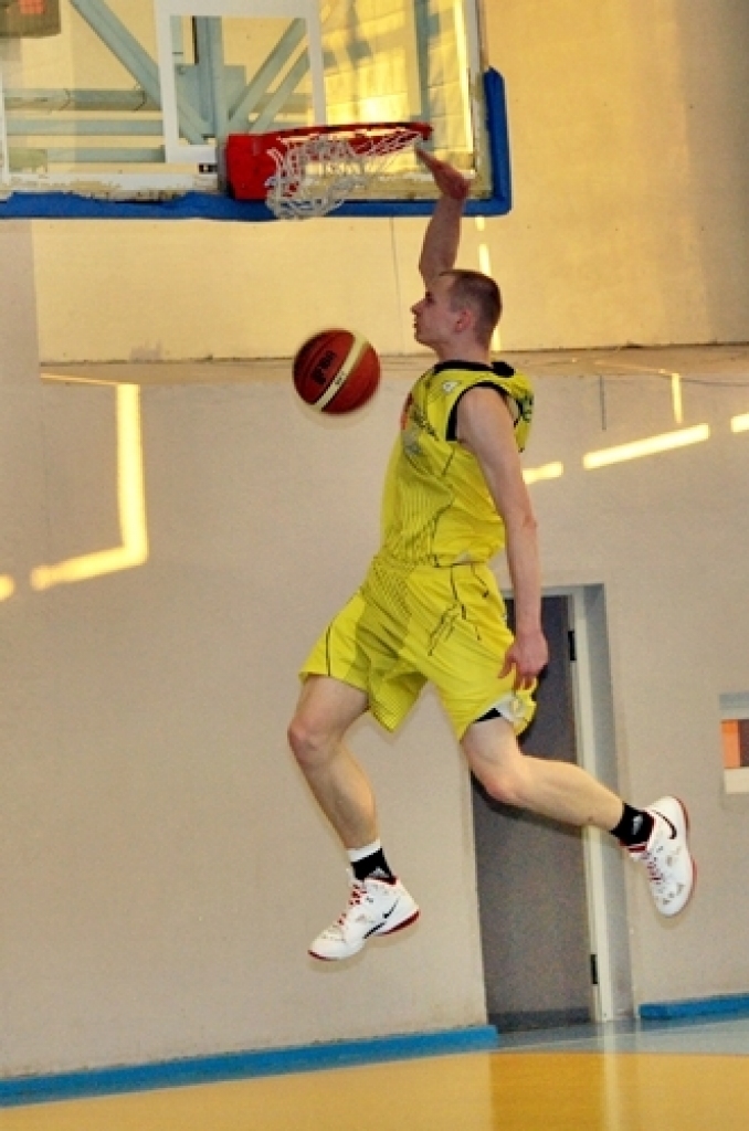 Sporta namā «Mēmele» 24. aprīlī tikās Bauskas ««Kvēle»/sporta centrs «Mēmele»» komanda ar SK «Limbaži». Baušķenieki lika panervozēt saviem līdzjutējiem, bet uzvarēja ar 54:49.
Jāatzīst, ka spēle no citām atšķīrās ar vienu raksturīgu...
Autors: Uldis Varnevičs