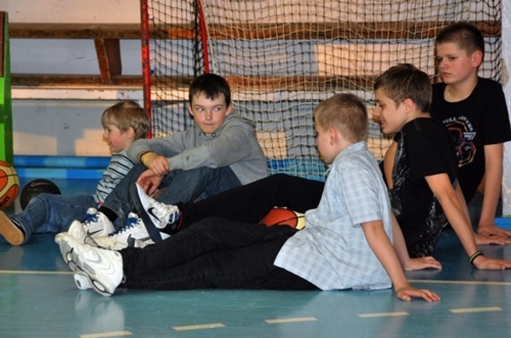Sporta namā «Mēmele» 24. aprīlī tikās Bauskas ««Kvēle»/sporta centrs «Mēmele»» komanda ar SK «Limbaži». Baušķenieki lika panervozēt saviem līdzjutējiem, bet uzvarēja ar 54:49.
Jāatzīst, ka spēle no citām atšķīrās ar vienu raksturīgu...
Autors: Uldis Varnevičs