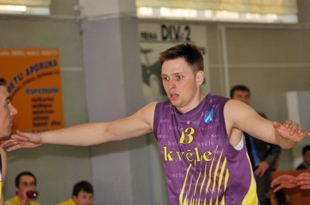 Sporta namā «Mēmele» 24. aprīlī tikās Bauskas ««Kvēle»/sporta centrs «Mēmele»» komanda ar SK «Limbaži». Baušķenieki lika panervozēt saviem līdzjutējiem, bet uzvarēja ar 54:49.
Jāatzīst, ka spēle no citām atšķīrās ar vienu raksturīgu...
Autors: Uldis Varnevičs