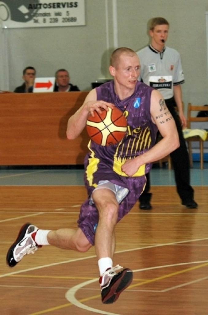 Sporta namā «Mēmele» 24. aprīlī tikās Bauskas ««Kvēle»/sporta centrs «Mēmele»» komanda ar SK «Limbaži». Baušķenieki lika panervozēt saviem līdzjutējiem, bet uzvarēja ar 54:49.
Jāatzīst, ka spēle no citām atšķīrās ar vienu raksturīgu...
Autors: Uldis Varnevičs