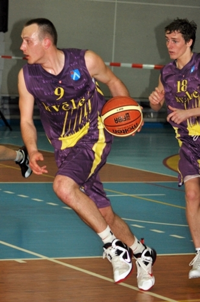 Sporta namā «Mēmele» 24. aprīlī tikās Bauskas ««Kvēle»/sporta centrs «Mēmele»» komanda ar SK «Limbaži». Baušķenieki lika panervozēt saviem līdzjutējiem, bet uzvarēja ar 54:49.
Jāatzīst, ka spēle no citām atšķīrās ar vienu raksturīgu...
Autors: Uldis Varnevičs
