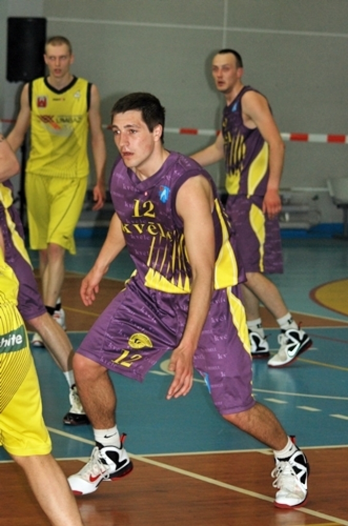 Sporta namā «Mēmele» 24. aprīlī tikās Bauskas ««Kvēle»/sporta centrs «Mēmele»» komanda ar SK «Limbaži». Baušķenieki lika panervozēt saviem līdzjutējiem, bet uzvarēja ar 54:49.
Jāatzīst, ka spēle no citām atšķīrās ar vienu raksturīgu...
Autors: Uldis Varnevičs