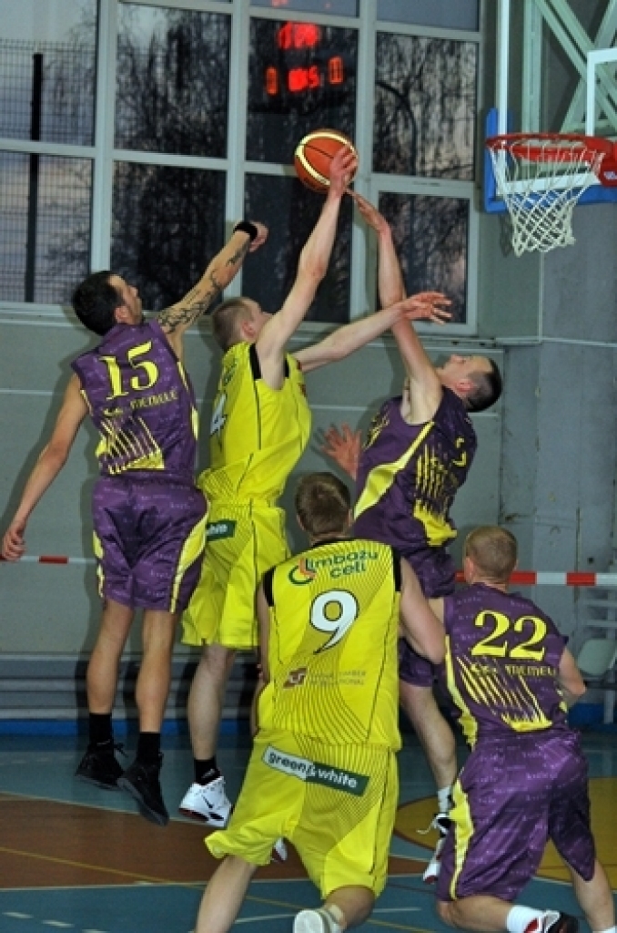 Sporta namā «Mēmele» 24. aprīlī tikās Bauskas ««Kvēle»/sporta centrs «Mēmele»» komanda ar SK «Limbaži». Baušķenieki lika panervozēt saviem līdzjutējiem, bet uzvarēja ar 54:49.
Jāatzīst, ka spēle no citām atšķīrās ar vienu raksturīgu...
Autors: Uldis Varnevičs