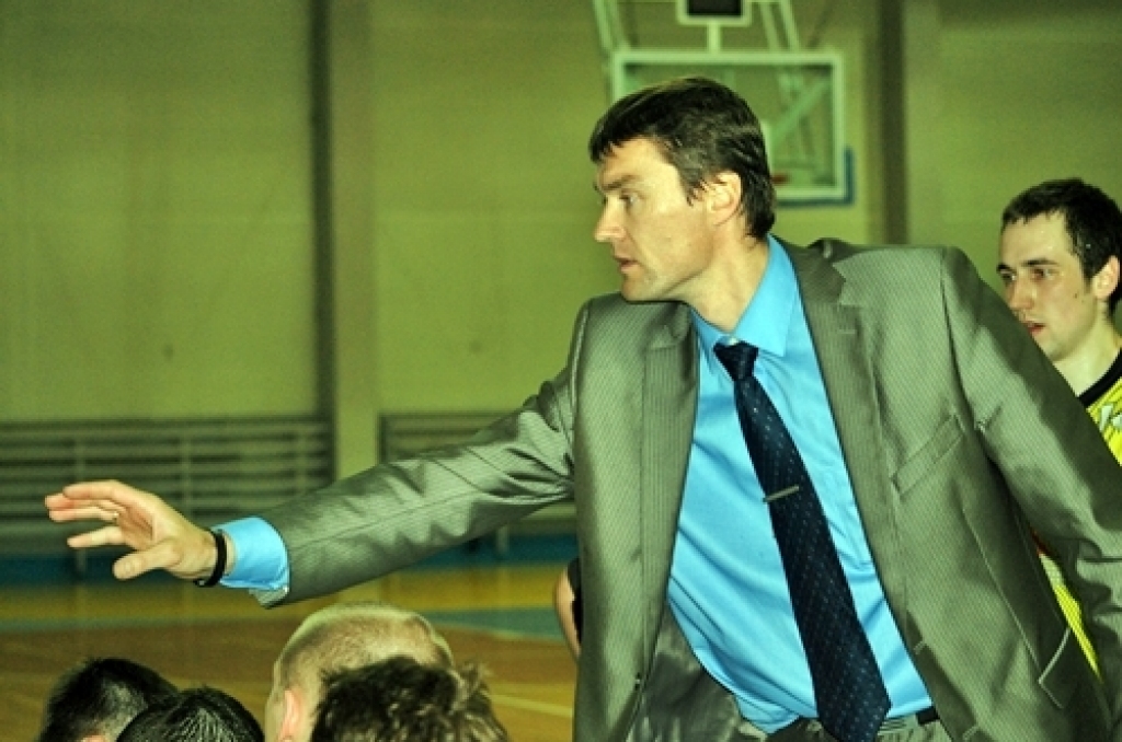 Sporta namā «Mēmele» 24. aprīlī tikās Bauskas ««Kvēle»/sporta centrs «Mēmele»» komanda ar SK «Limbaži». Baušķenieki lika panervozēt saviem līdzjutējiem, bet uzvarēja ar 54:49.
Jāatzīst, ka spēle no citām atšķīrās ar vienu raksturīgu...
Autors: Uldis Varnevičs