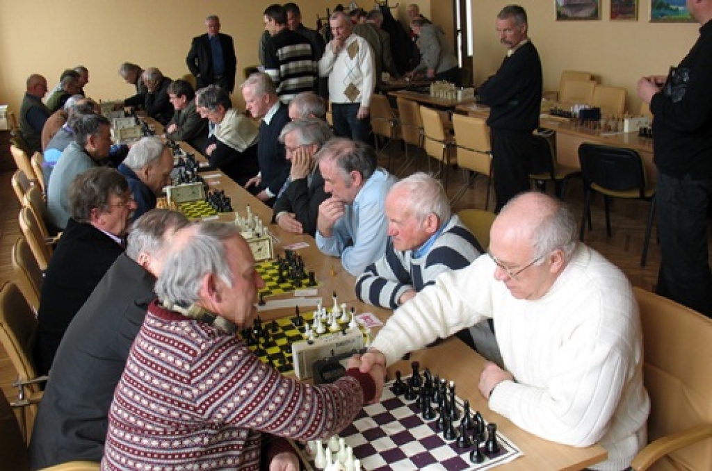 No mūspuses sportistiem veiksmīgākie Latvijas Sporta veterānu savienības (LSVS) spēlēs Bauskā bija florbolisti, kuri izcīnīja zelta medaļas. Latvijas Sporta veterānu savienības finālspēlēs florbolā Bauskas un Rundāles novada komandas...
Autors: Uldis Varnevičs