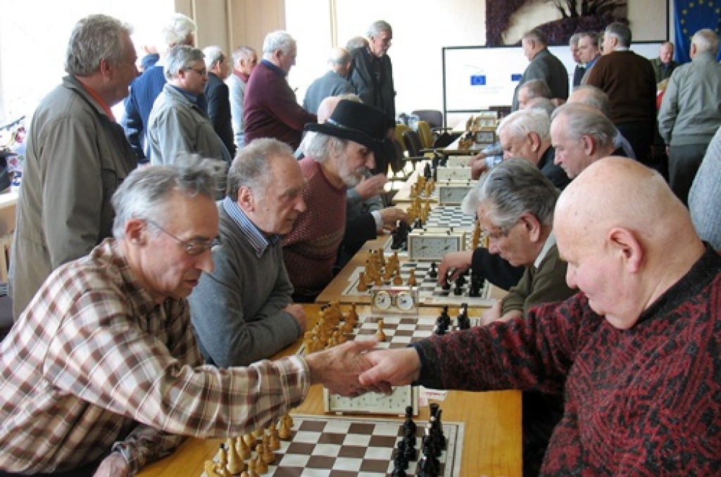 No mūspuses sportistiem veiksmīgākie Latvijas Sporta veterānu savienības (LSVS) spēlēs Bauskā bija florbolisti, kuri izcīnīja zelta medaļas. Latvijas Sporta veterānu savienības finālspēlēs florbolā Bauskas un Rundāles novada komandas...
Autors: Uldis Varnevičs