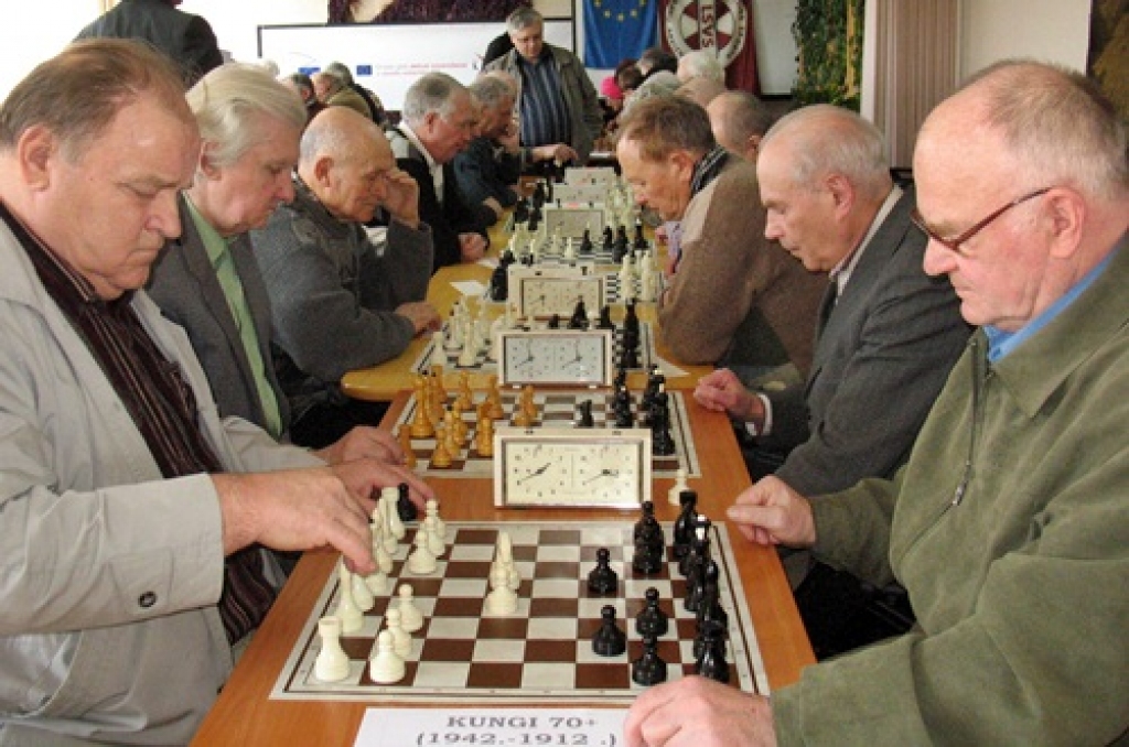 No mūspuses sportistiem veiksmīgākie Latvijas Sporta veterānu savienības (LSVS) spēlēs Bauskā bija florbolisti, kuri izcīnīja zelta medaļas. Latvijas Sporta veterānu savienības finālspēlēs florbolā Bauskas un Rundāles novada komandas...
Autors: Uldis Varnevičs