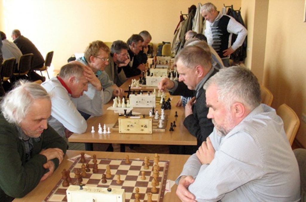 No mūspuses sportistiem veiksmīgākie Latvijas Sporta veterānu savienības (LSVS) spēlēs Bauskā bija florbolisti, kuri izcīnīja zelta medaļas. Latvijas Sporta veterānu savienības finālspēlēs florbolā Bauskas un Rundāles novada komandas...
Autors: Uldis Varnevičs