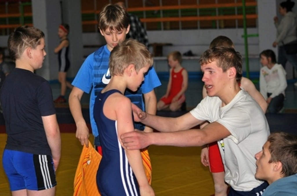 Bauskas novada sacensībās brīvajā cīņā notika 20. aprīlī sporta namā «Mēmele». Tika sadalīti desmit medaļu komplekti. Jura Ručkanova un Vladimira Iļjina audzēkņiem šīs cīņas bija laba spēku pārbaude.
Savās vecuma grupās un svara...
Autors: Uldis Varnevičs