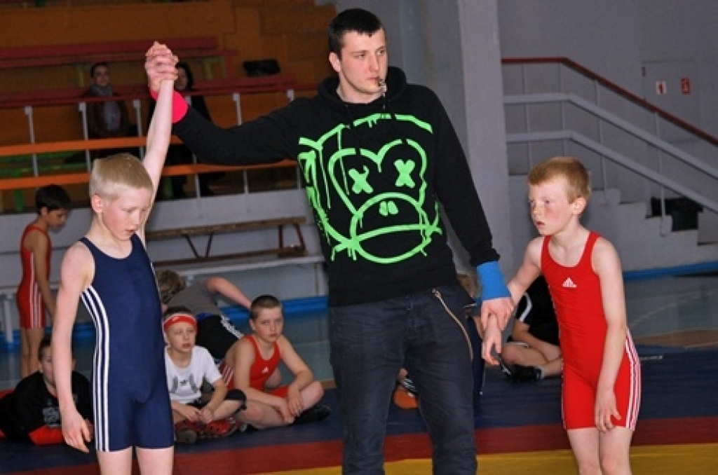Bauskas novada sacensībās brīvajā cīņā notika 20. aprīlī sporta namā «Mēmele». Tika sadalīti desmit medaļu komplekti. Jura Ručkanova un Vladimira Iļjina audzēkņiem šīs cīņas bija laba spēku pārbaude.
Savās vecuma grupās un svara...
Autors: Uldis Varnevičs