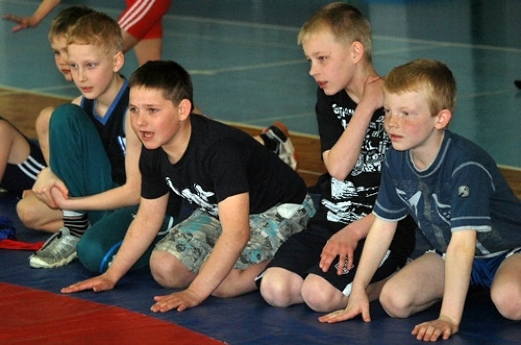 Bauskas novada sacensībās brīvajā cīņā notika 20. aprīlī sporta namā «Mēmele». Tika sadalīti desmit medaļu komplekti. Jura Ručkanova un Vladimira Iļjina audzēkņiem šīs cīņas bija laba spēku pārbaude.
Savās vecuma grupās un svara...
Autors: Uldis Varnevičs