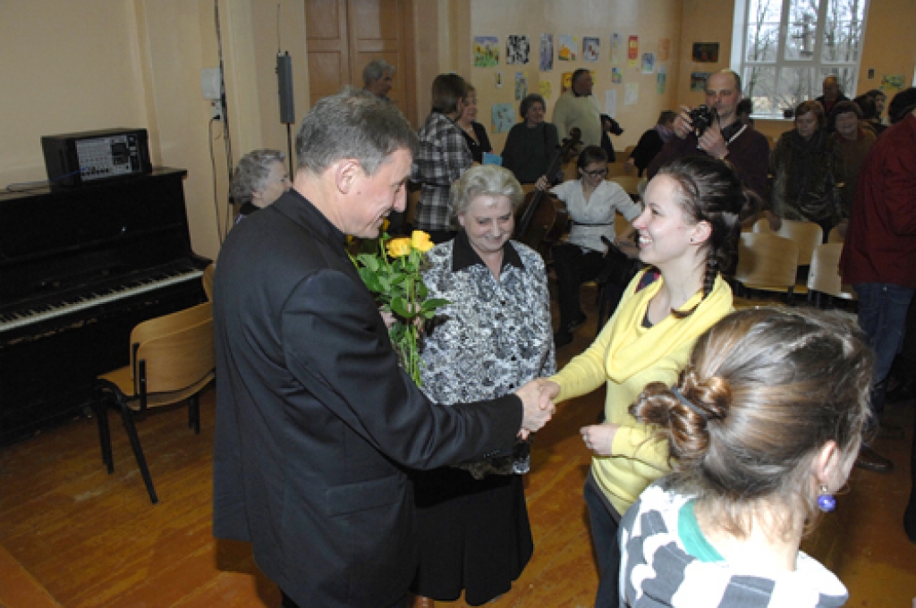 Stelpes pamatskolā 20. aprīlī notika Romas katoļu baznīcas arhibīskapa Zbigņeva Stankeviča un Vecumnieku novada iedzīvotāju saruna par vērtībām mūsdienu sabiedrībā. Tikšanās iniciatores ir Vecumnieku pagasta muzeja vadītāja Aloida Baķe un...
Autors: Ivars Bogdanovs
