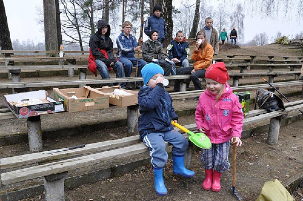 Visos pagastos Vecumnieku novadā rosība valdīja ciemu centros, daudzdzīvokļu māju apkārtnē, kā arī ūdenstilpju tuvumā. Bārbelē talcinieki sakopa Rukšezeru, Kurmenē un Skaistkalnē – Mēmeles krastu, Stelpē tika satīrītas peldvietas karjera...