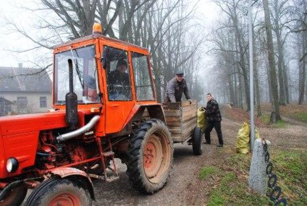 Bauskas novadā talkošanas vietu bija vairāk nekā iepriekš tika uzrādīts 21. aprīļa Lielās talkas norišu plānā. Ļaudis strādāja pilsētā un novada visos pagastos.
Rundāles novadā par vides tīrību gādāja jauniešu divu nevalstisko organizāciju...
Autors: Juris Iļņickis