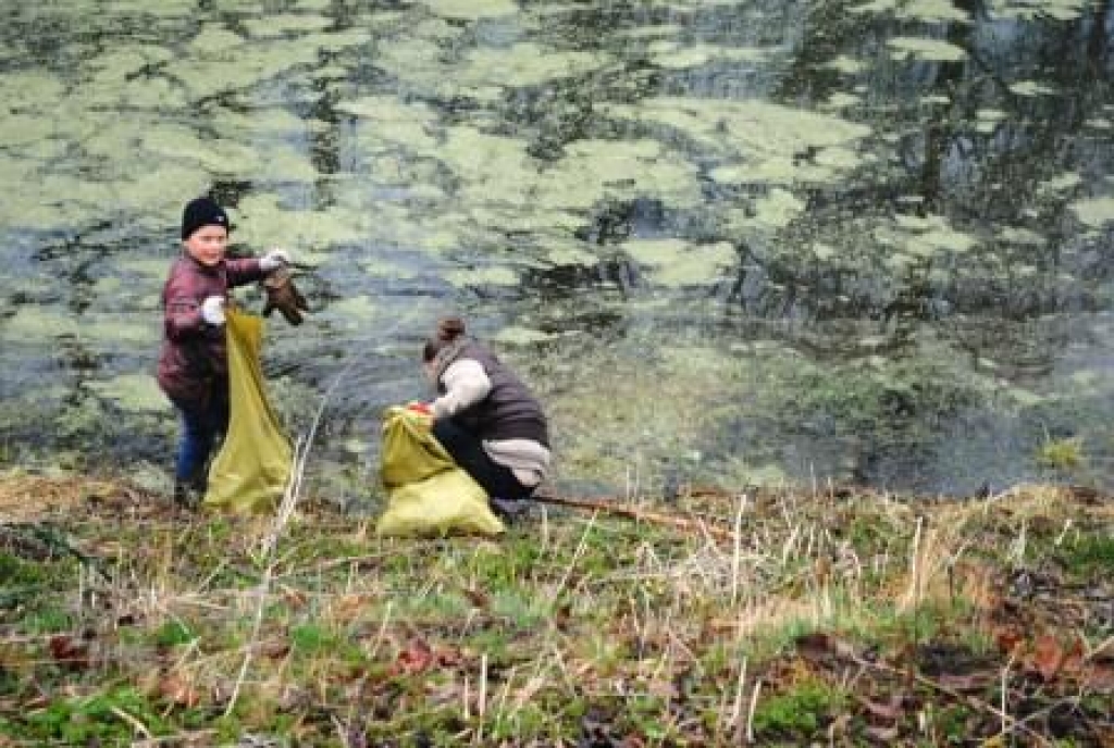 Bauskas novadā talkošanas vietu bija vairāk nekā iepriekš tika uzrādīts 21. aprīļa Lielās talkas norišu plānā. Ļaudis strādāja pilsētā un novada visos pagastos.
Rundāles novadā par vides tīrību gādāja jauniešu divu nevalstisko organizāciju...
Autors: Juris Iļņickis