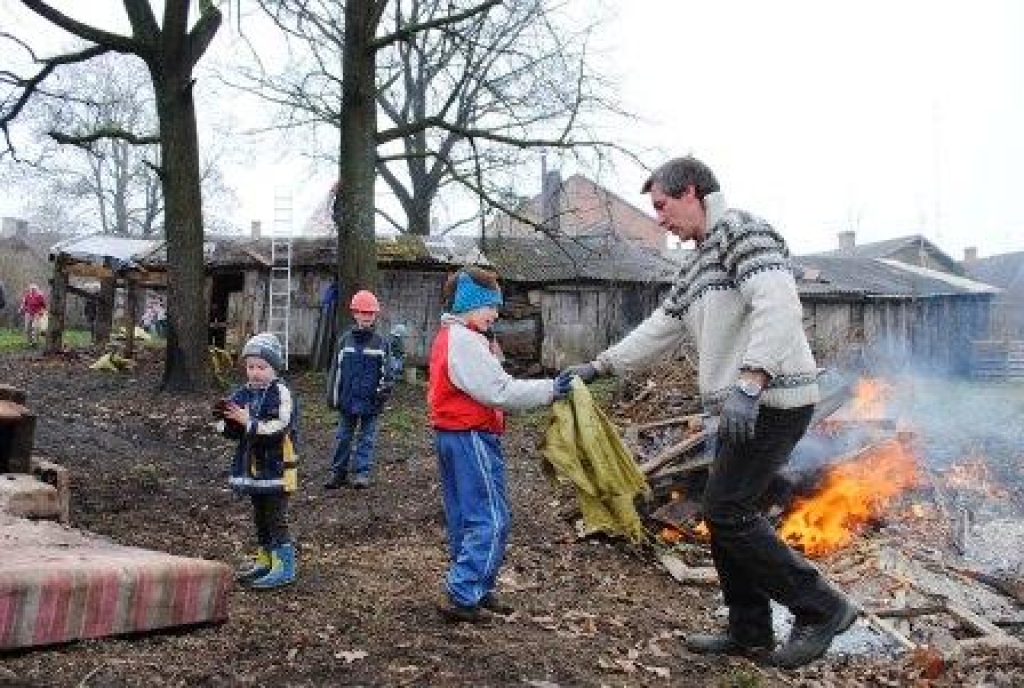 Bauskas novadā talkošanas vietu bija vairāk nekā iepriekš tika uzrādīts 21. aprīļa Lielās talkas norišu plānā. Ļaudis strādāja pilsētā un novada visos pagastos.
Rundāles novadā par vides tīrību gādāja jauniešu divu nevalstisko organizāciju...
Autors: Juris Iļņickis
