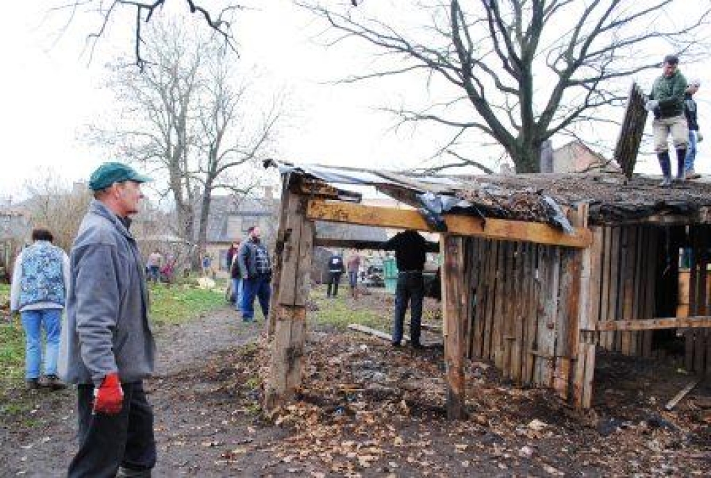 Bauskas novadā talkošanas vietu bija vairāk nekā iepriekš tika uzrādīts 21. aprīļa Lielās talkas norišu plānā. Ļaudis strādāja pilsētā un novada visos pagastos.
Rundāles novadā par vides tīrību gādāja jauniešu divu nevalstisko organizāciju...
Autors: Juris Iļņickis