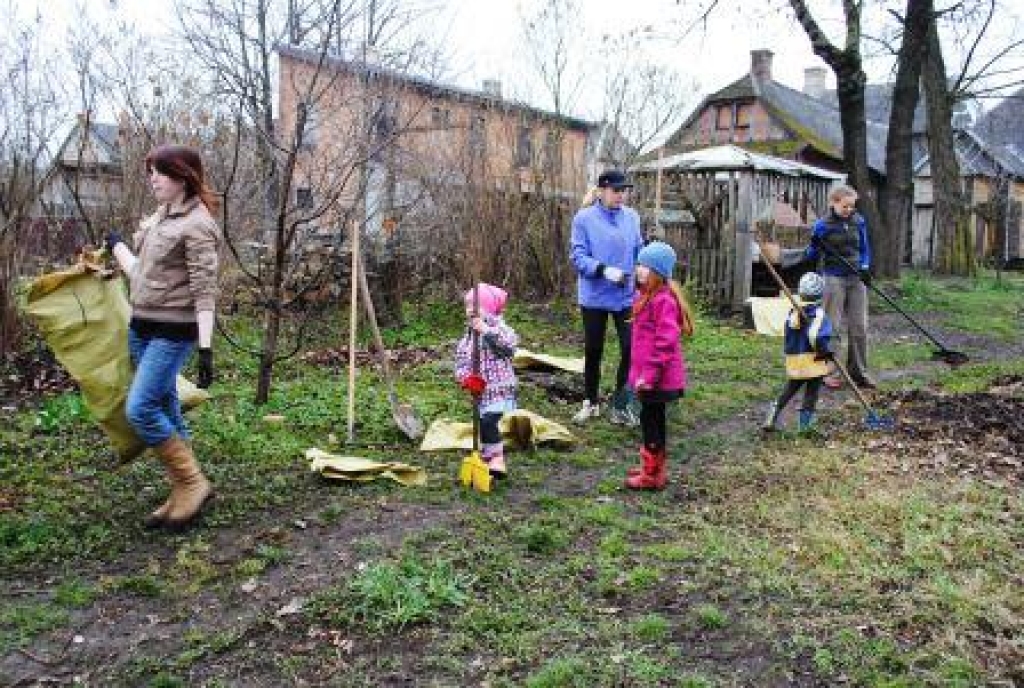 Bauskas novadā talkošanas vietu bija vairāk nekā iepriekš tika uzrādīts 21. aprīļa Lielās talkas norišu plānā. Ļaudis strādāja pilsētā un novada visos pagastos.
Rundāles novadā par vides tīrību gādāja jauniešu divu nevalstisko organizāciju...
Autors: Juris Iļņickis